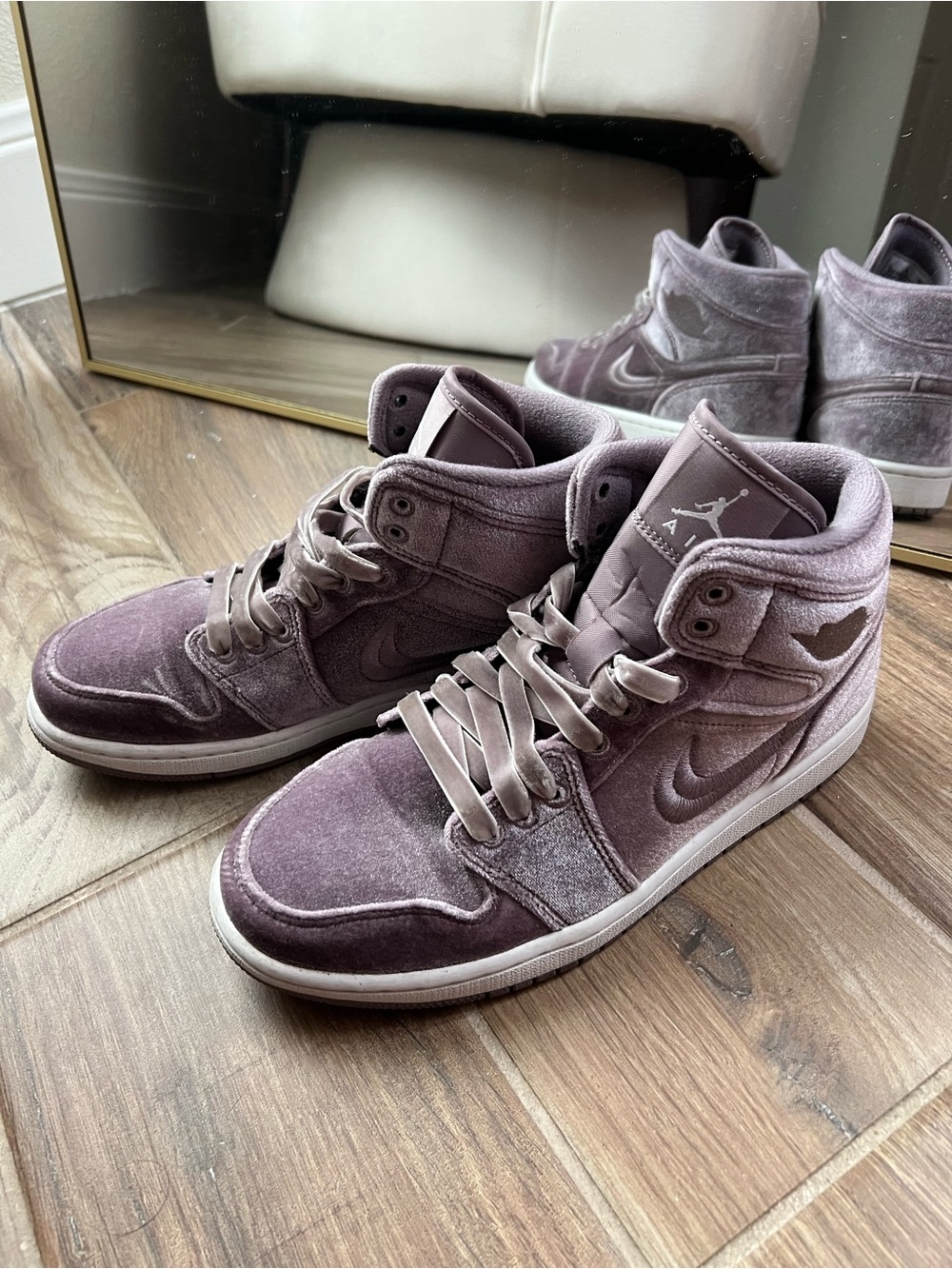 Jordan Mid-Top Velvet Sneakers in Mauve - Picture 2 of 8